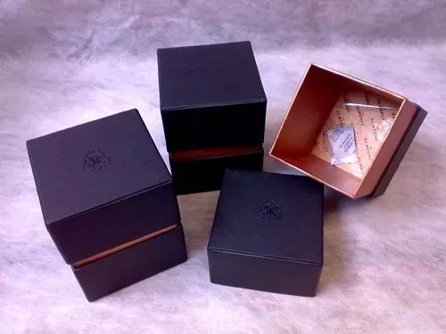 1559203492626298.jpg 鴻銘|全自動(dòng)制盒機(jī)|天地蓋成型機(jī)|全自動(dòng)禮品盒機(jī)|-鴻銘機(jī)械